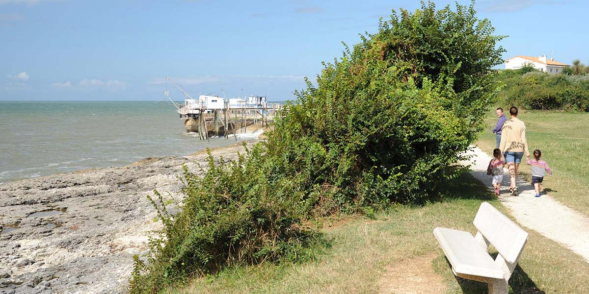 Path by the sea near the plaice in Charente Maritime