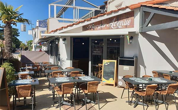 Burger Avenue à Ronce-les-Bains – restaurant de burgers les pieds dans l'eau, près du camping Parc de Bellevue