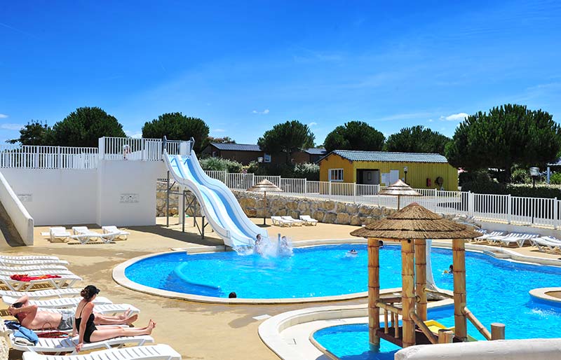 Toboggans aquatiques doubles de la piscine du camping Parc de Bellevue à Arvert