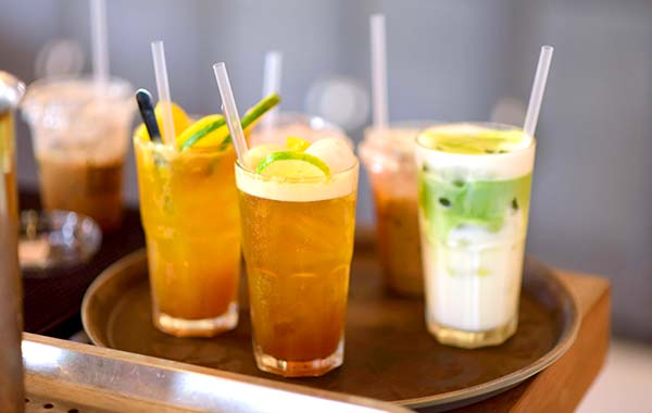Cocktails et boissons au bar du camping 4 étoiles près de La Palmyre