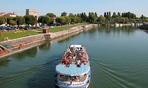 Boat cruise in Charente-Maritime near the Parc de Bellevue campsite in Arvert