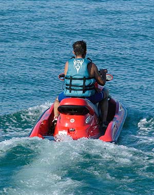 Jet skiing and water sports in Charente-Maritime near the Parc de Bellevue campsite