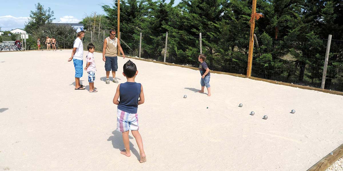 Boules pitch and pétanque at the Parc de Bellevue campsite in Arvert