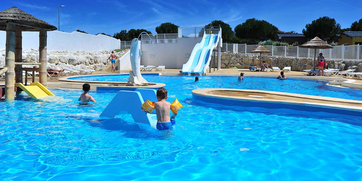 Pataugeoire pour enfants dans l'espace aquatique du camping à Arvert